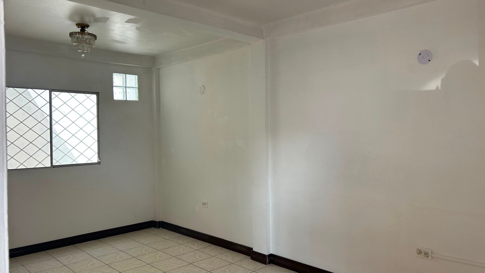 Casa de 2 plantas en urbanización cerrada, norte de Guayaquil