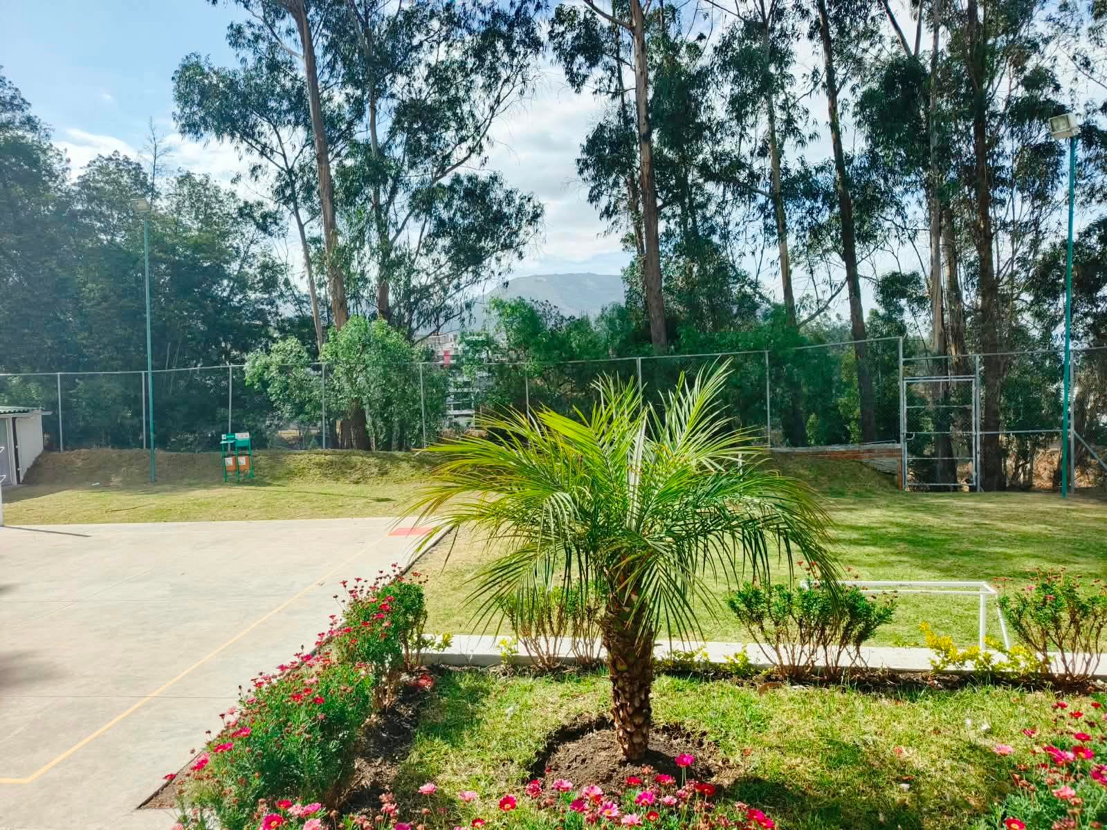 Casa de Tres Plantas con Suite Independiente en Carcelén Alto