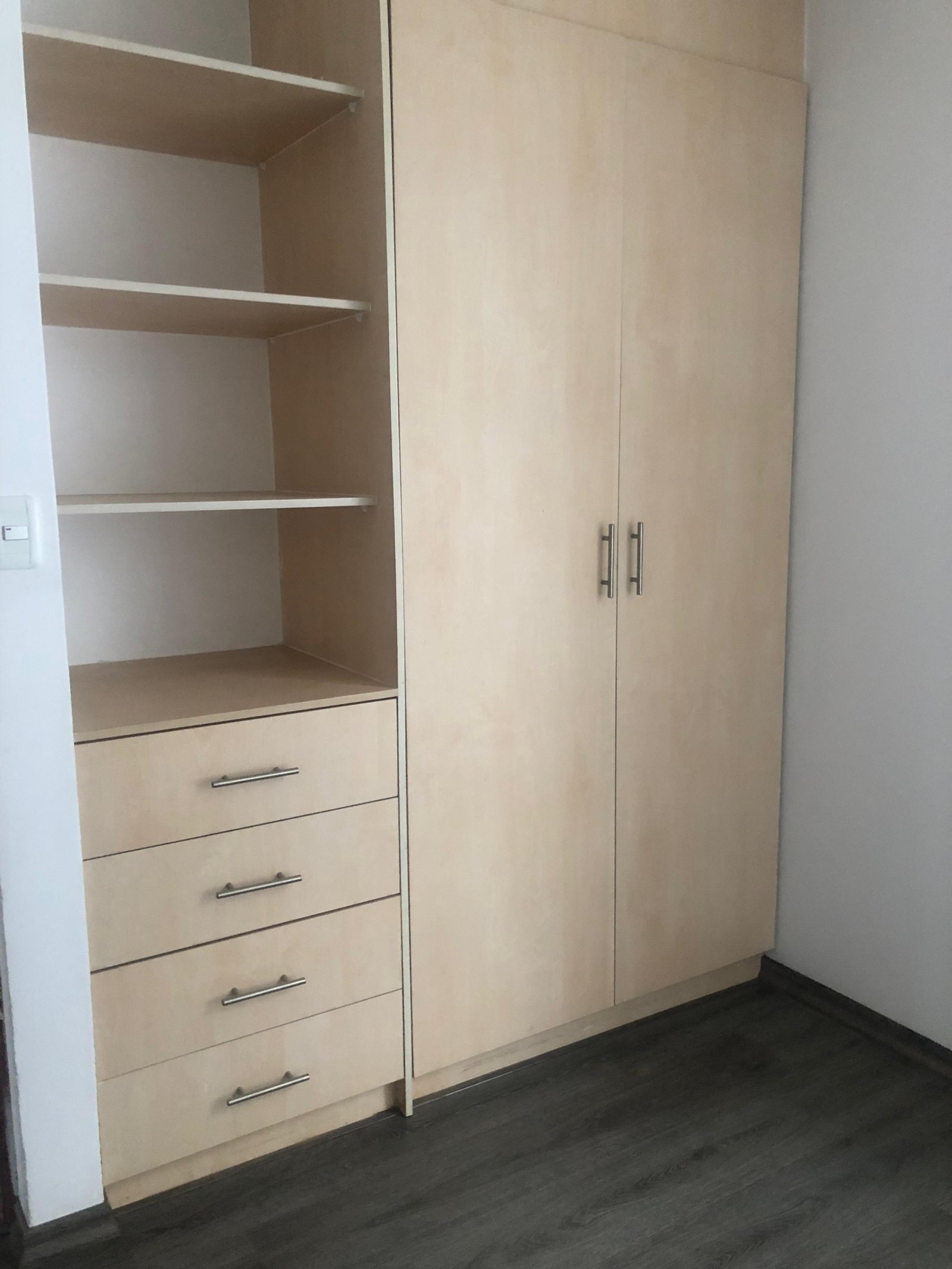 Venta Casa 3 Pisos En Conjunto San Isidro Del Inca