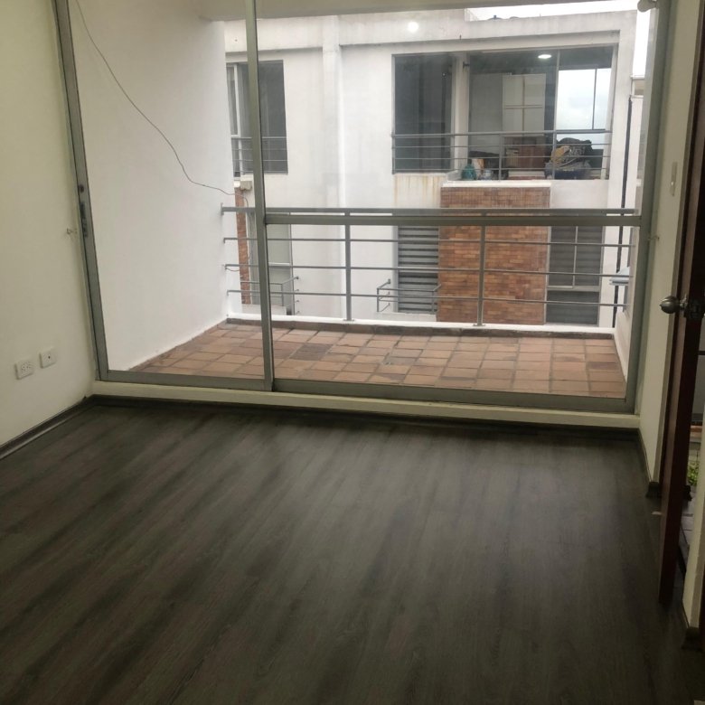Venta Casa 3 Pisos En Conjunto San Isidro Del Inca