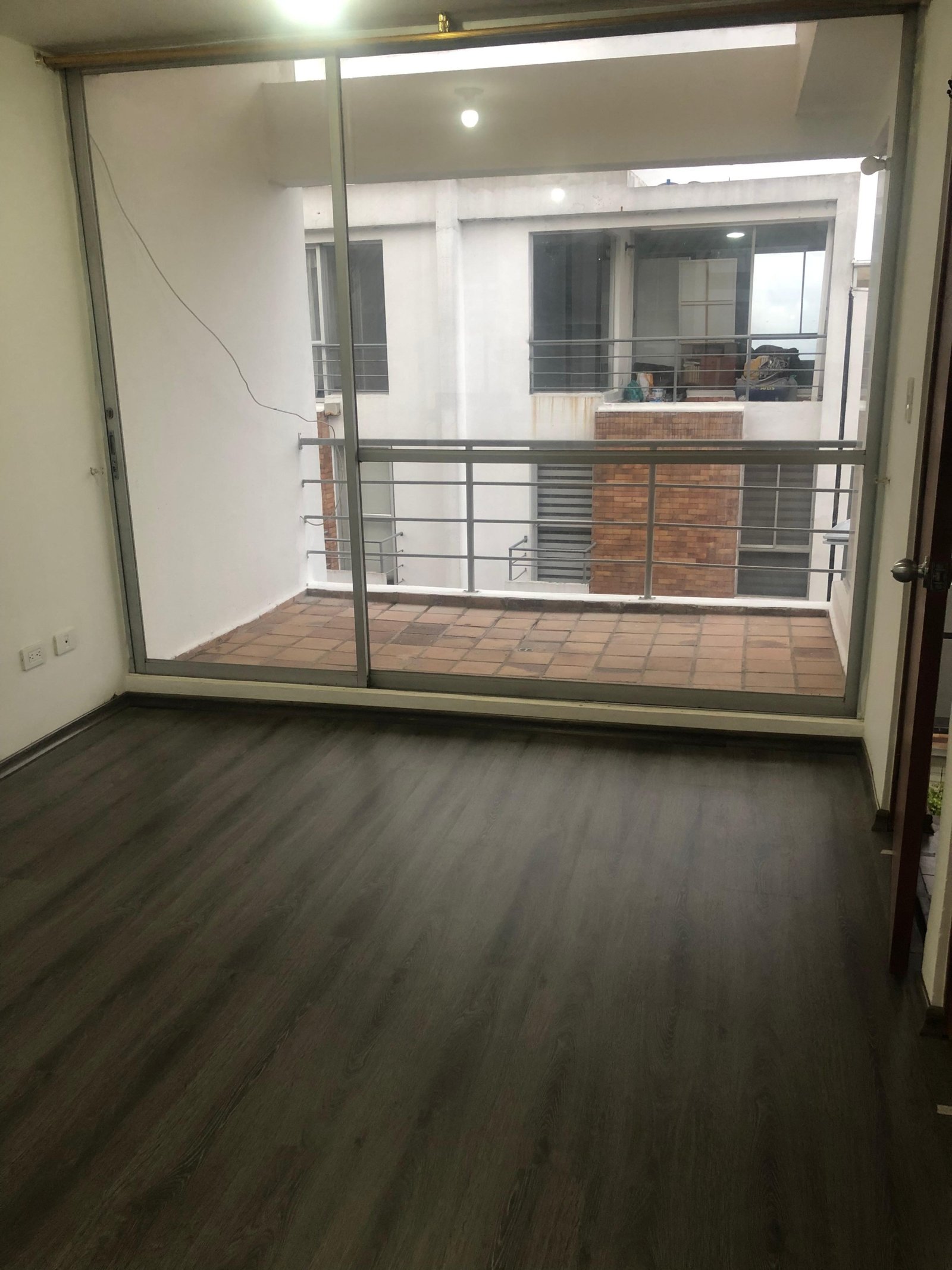 Venta Casa 3 Pisos En Conjunto San Isidro Del Inca