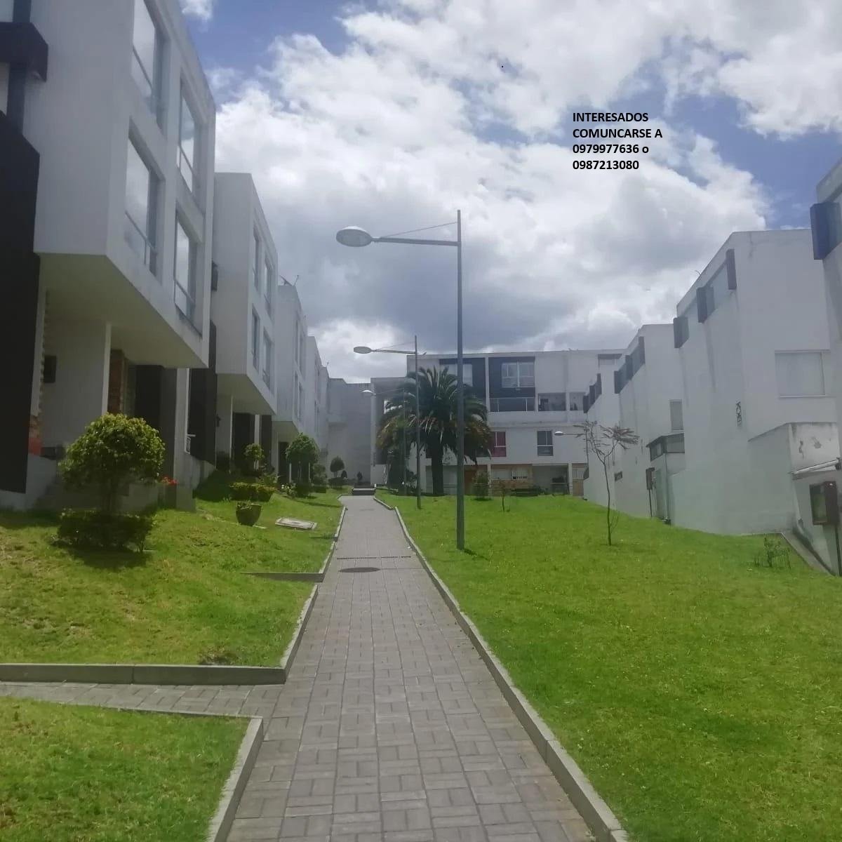 Venta Casa 3 Pisos En Conjunto San Isidro Del Inca