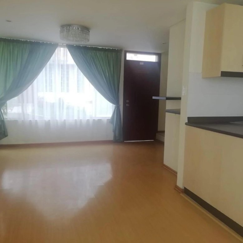 Venta Casa 3 Pisos En Conjunto San Isidro Del Inca