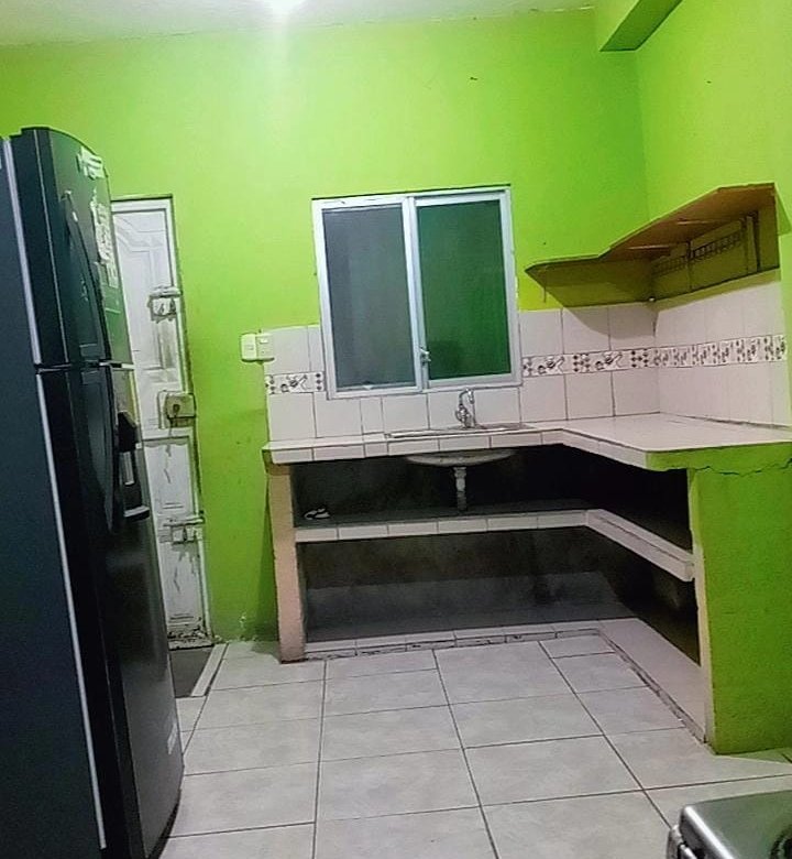 Casa de 2 Pisos en Ciudadela Las Orquídeas, Guayaquil