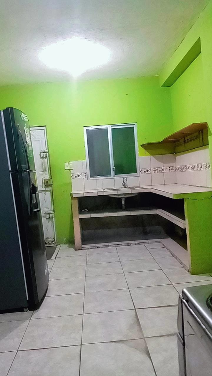 Casa de 2 Pisos en Ciudadela Las Orquídeas, Guayaquil