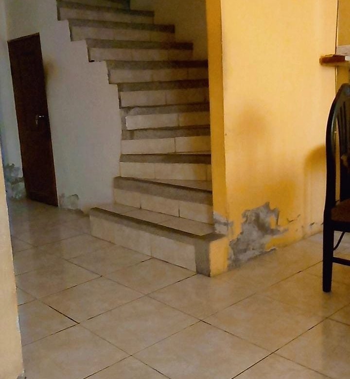 Casa de 2 Pisos en Ciudadela Las Orquídeas, Guayaquil