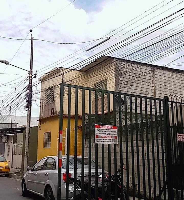 Casa de 2 Pisos en Ciudadela Las Orquídeas, Guayaquil