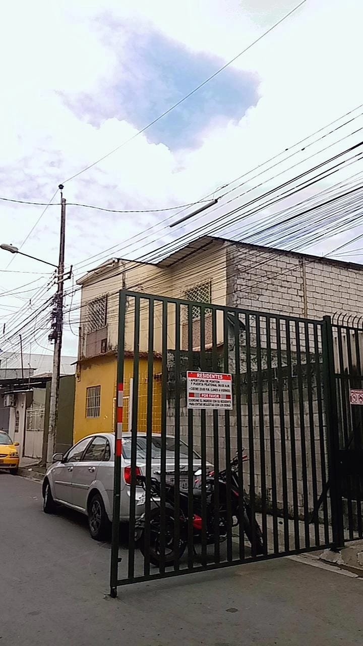 Casa de 2 Pisos en Ciudadela Las Orquídeas, Guayaquil