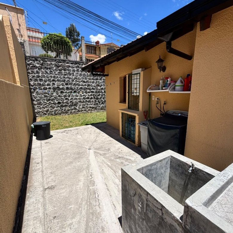 Casa de 3 Plantas en La Armenia 1, Sector Puente 8
