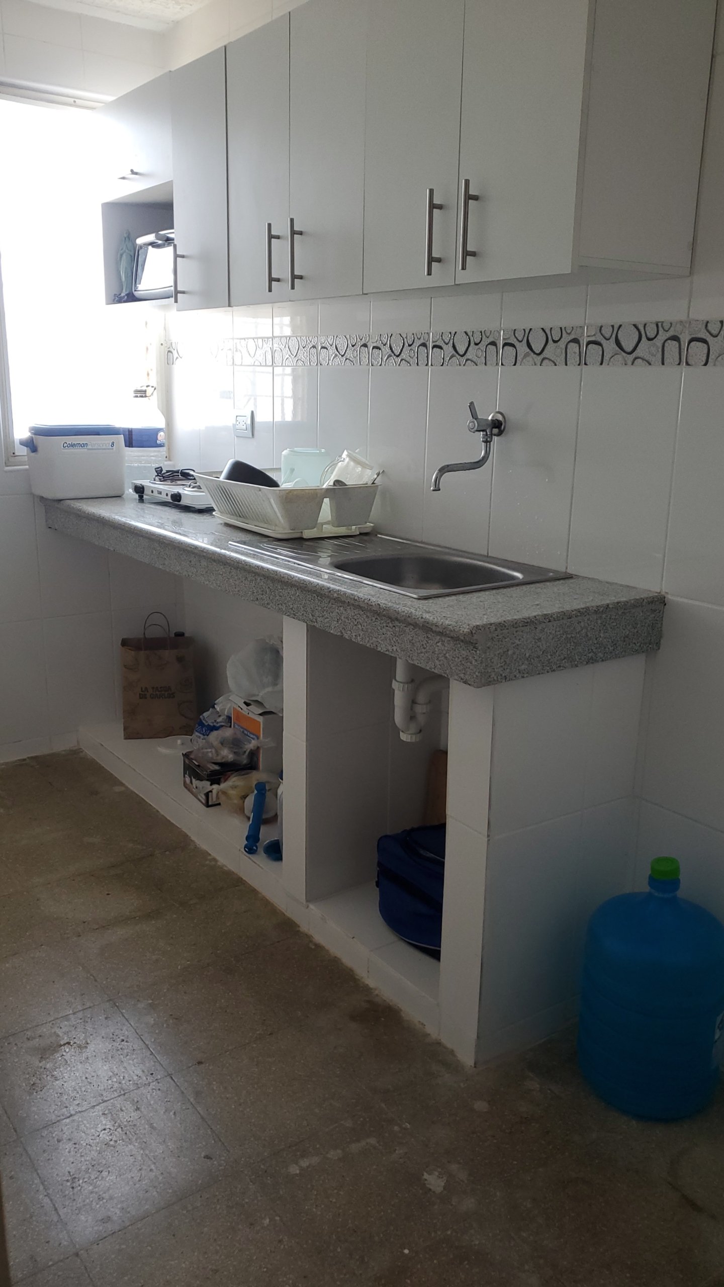 Alquilo año corrido cómoda casa remodelada en Salinas, Prov. Sta. Elena, Ecuador